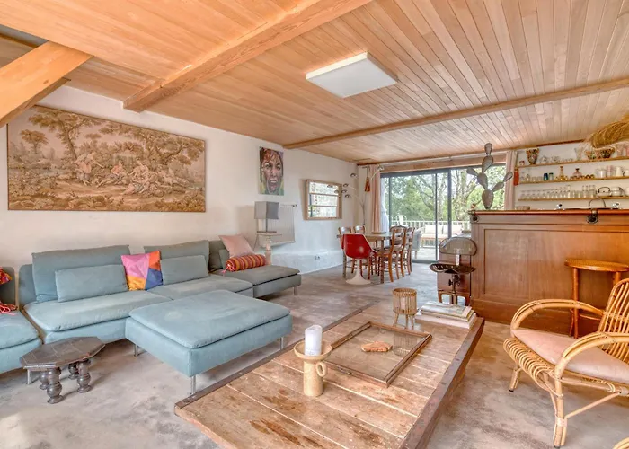 Grange Spacieuse Et Elegante