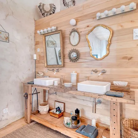 Lantställe Grange Spacieuse Et Elegante