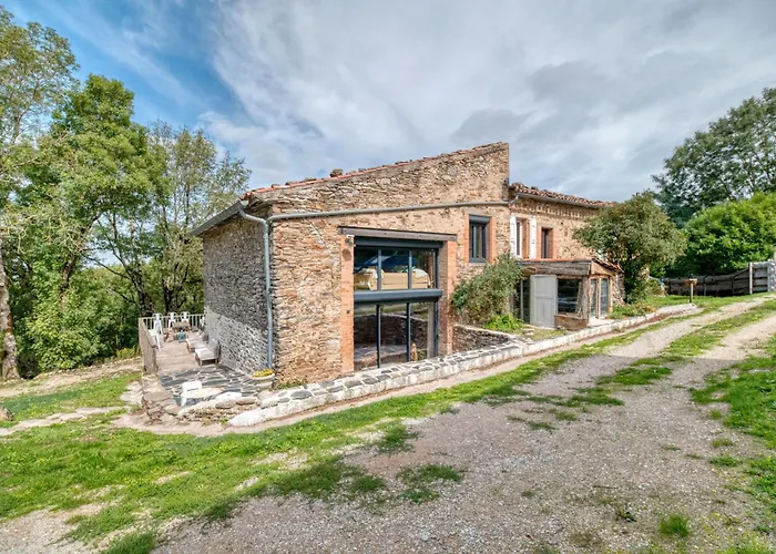 Grange Spacieuse Et Elegante